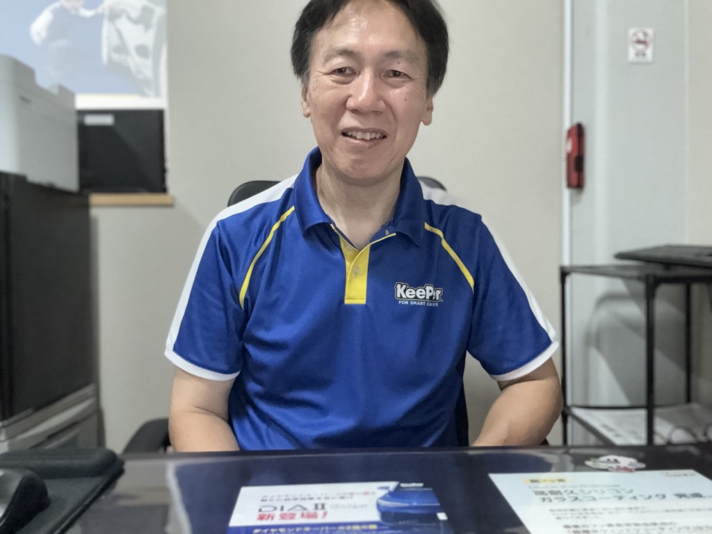 【スタッフ紹介】61歳での挑戦！現役SE＆施工施術者「ブン店長」ってどんな人？